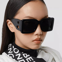 Load image into Gallery viewer, Ladies Oversized Summer Sunglasses
